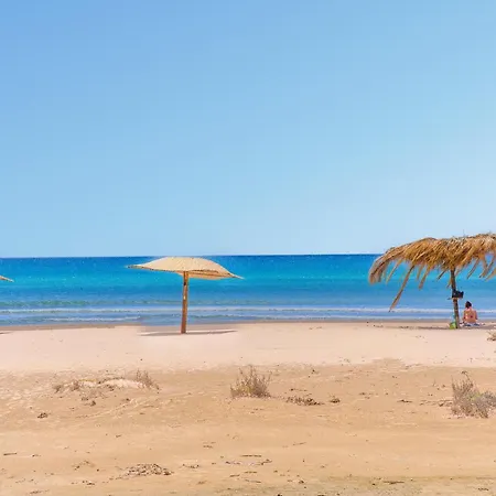 Dom wakacyjny 4 Bedroom Lovely In